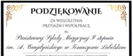 kartka na białym tle z czarną ramką, posiada złotawe ozdobne wzory kaligraficzne w rogach, czarne napisy z treścią w formie podziękowania za przyjaźń i współpracę