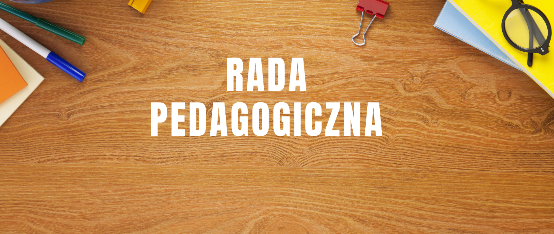Grafika przedstawia blat biurka, w prawym rogu okulary, na środku napis rada pedagogiczna