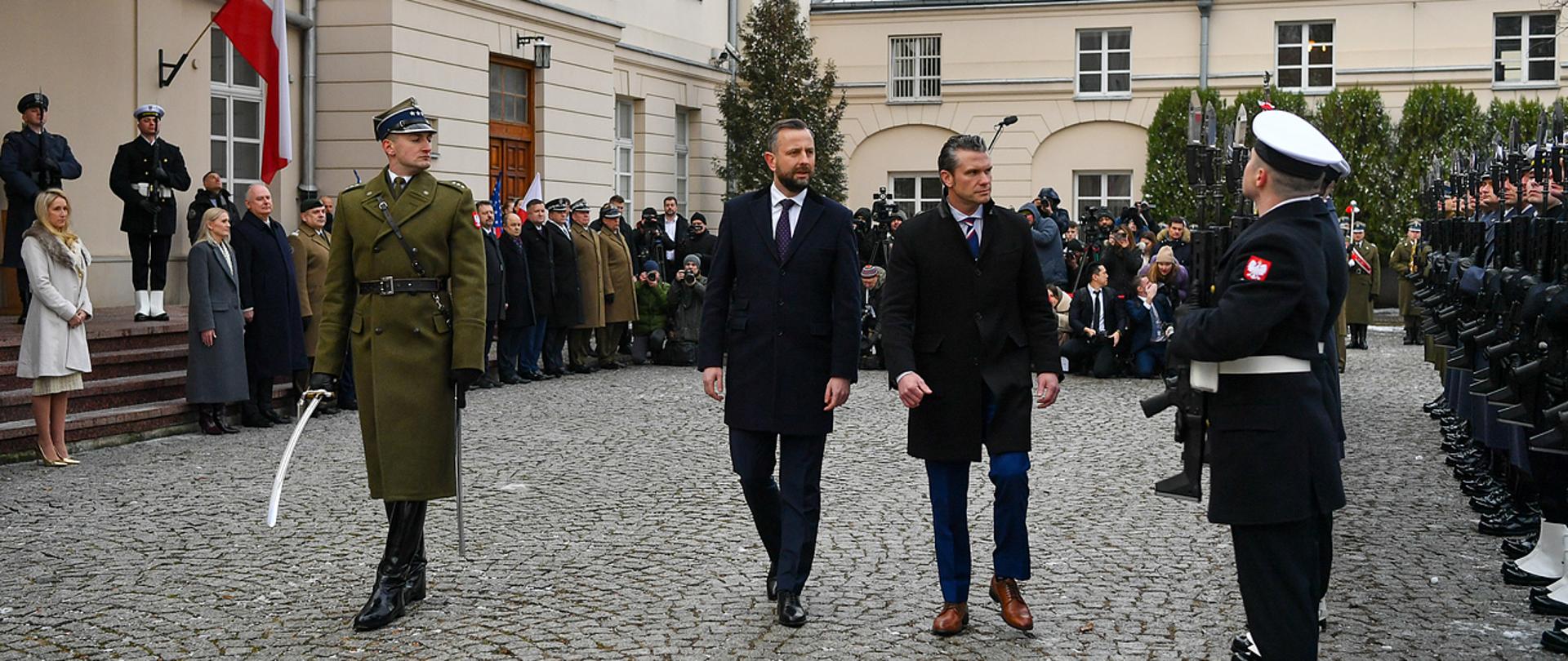 14 lutego 2025 r. w Warszawie wicepremier – minister obrony narodowej Władysław Kosiniak – Kamysz spotkał się z sekretarzem obrony USA Petem Hegsethem. Fot. st. kpr. Wojciech Król/MON