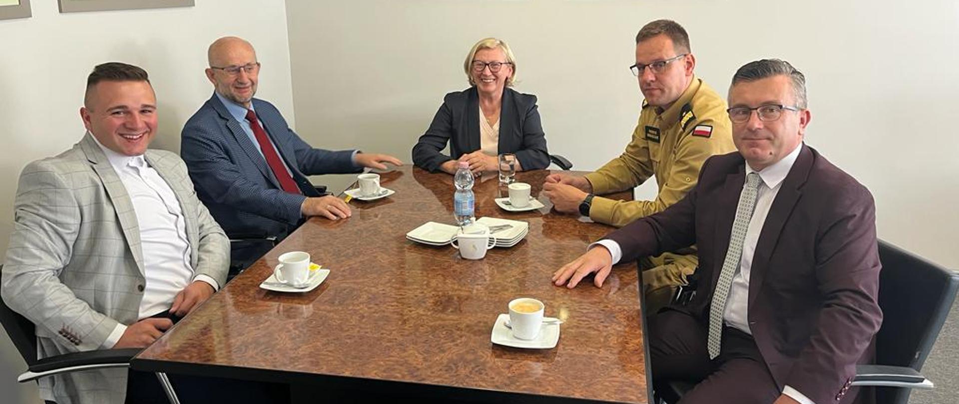 Rozmowy dot. przekazania gruntów z zasobów Krajowego Ośrodka Wsparcia Rolnictwa w celu rozpoczęcia budowy nowej Jednostki Ochotniczej Straży Pożarnej w Sławie