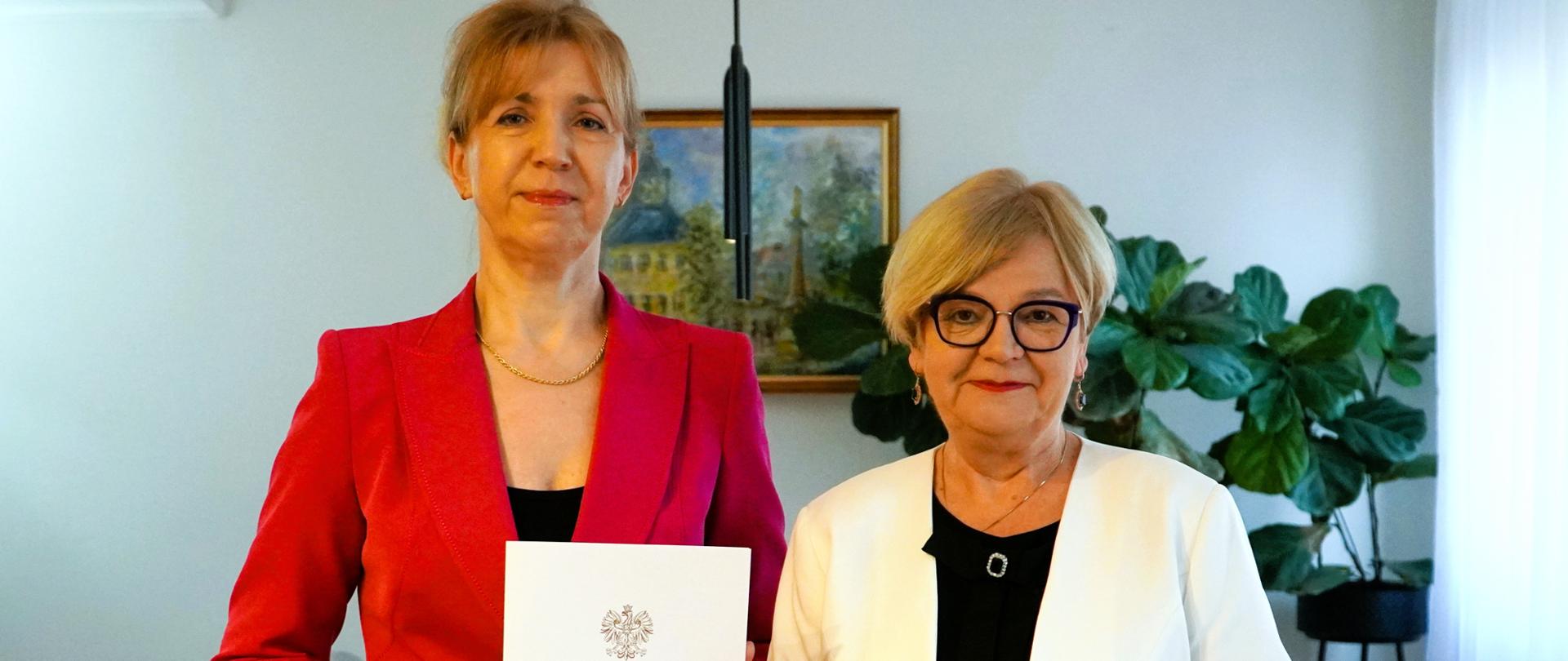 Zdjęcie przedstawia wojewodę i konsultanta wojewódzkiego