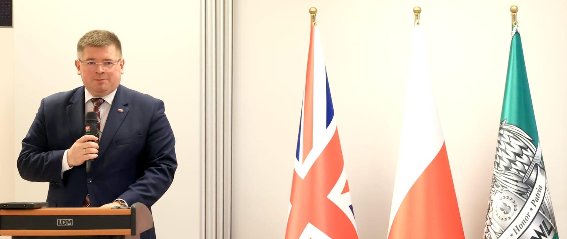 Na zdjęciu wiceminister Tomasz Rzymkowski przy mównicy.