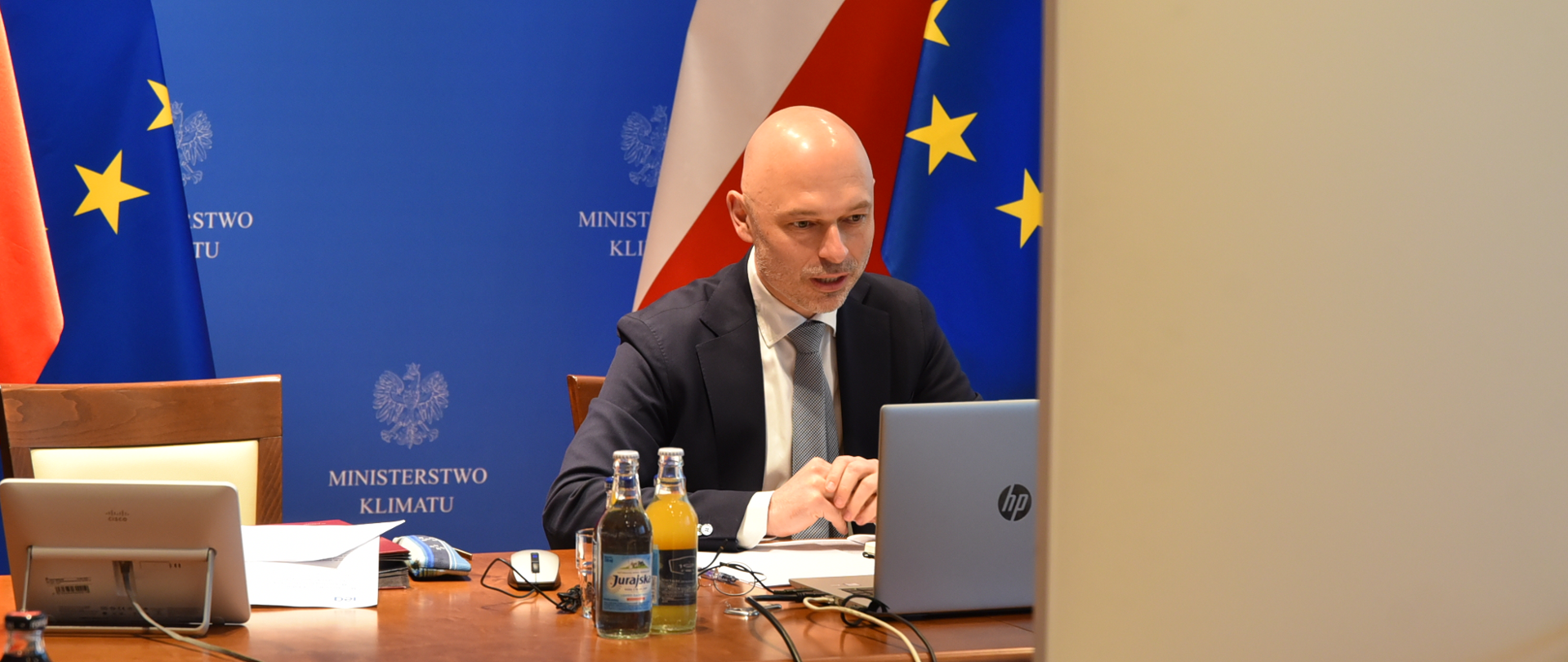 Minister Klimatu Michał Kurtyka podczas wideokonferencji Ministerialnego Okrągłego Stołu