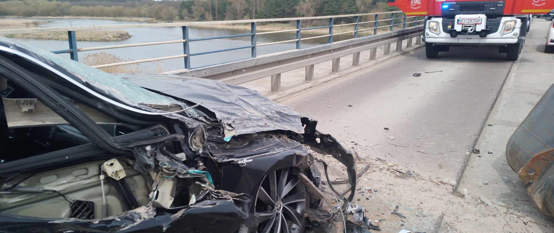 Zderzenie samochodu osobowego z ładowarką- Turna Mała dk 19