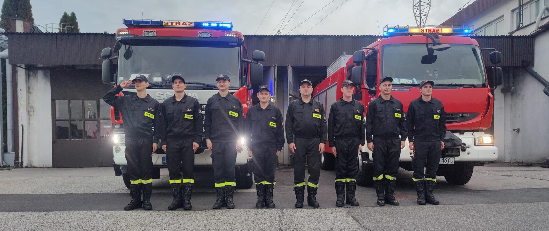 Oddanie hołdu zmarłym kolegom