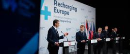 Konferencja prasowa szefów rządów Grupy Wyszehradzkiej i prezydenta Francji w Budapeszcie.