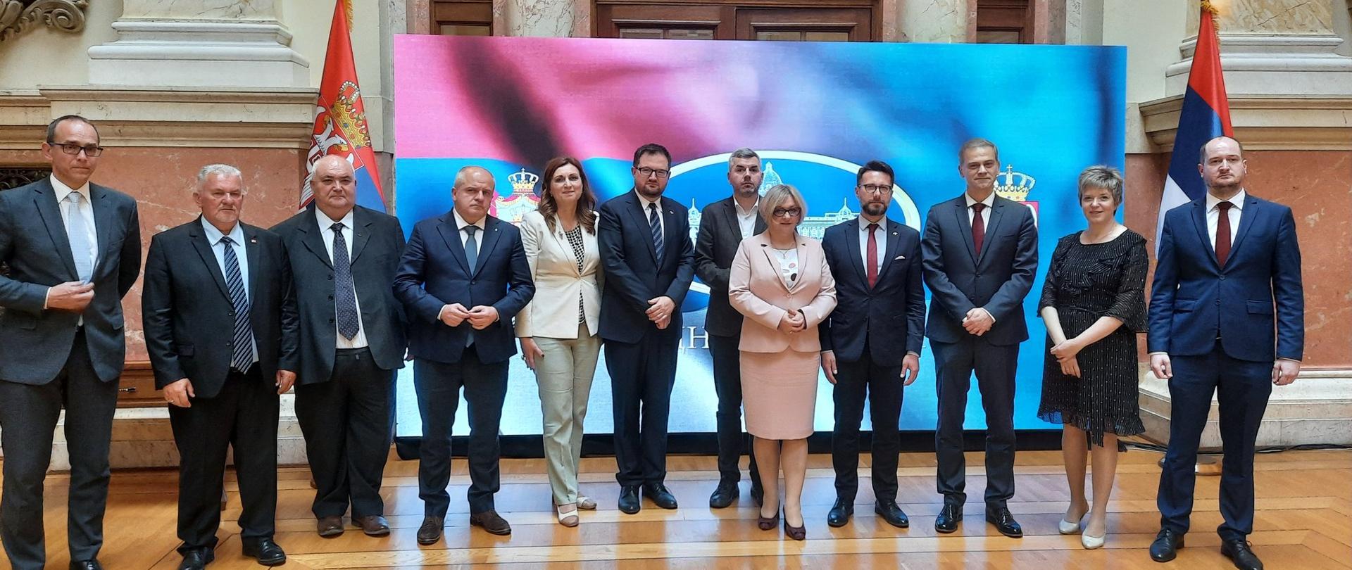 W dniach 5-7.06 br. przewodniczący Komisji Spraw Zagranicznych Sejmu RP R. Fogiel wraz z delegacją (wiceprzewodniczący B. Bartuś, P. Kowal i M. Konieczny), na zaproszenie strony serbskiej – wiceprzewodniczącego parlamentu i przewodniczącego Komisji Spraw Zagranicznych B. Stefanovicia – złożyli wizytę w Belgradzie. 