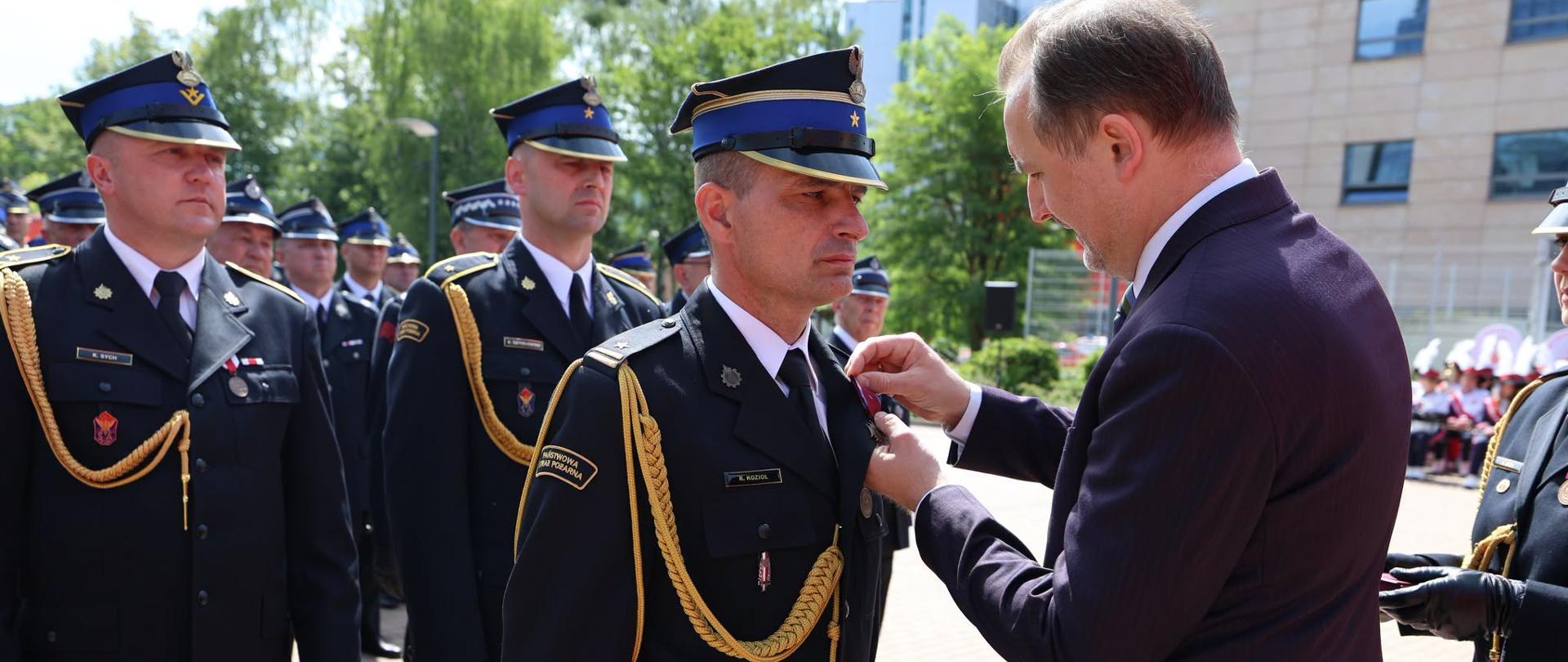 Odznaczenie podczas Wojewódzkich Obchodów Dnia Strażaka