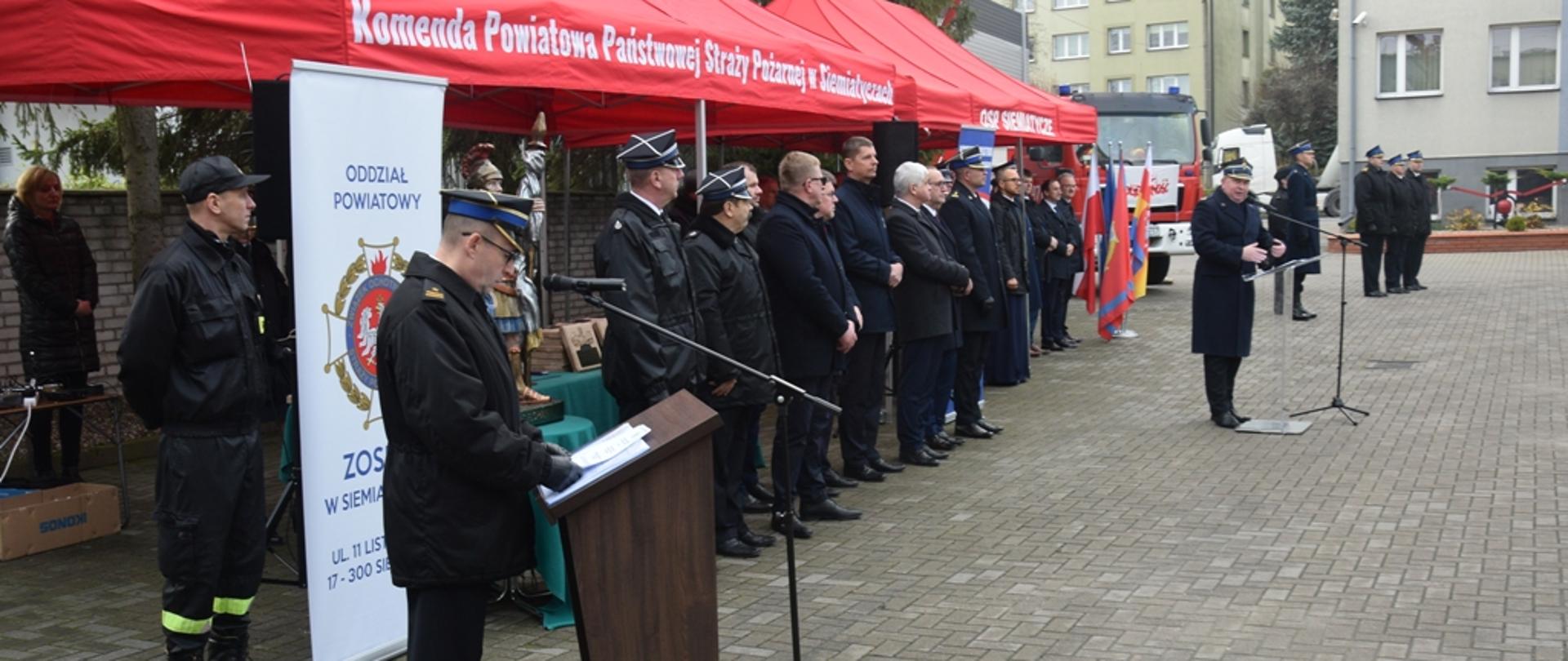 Uroczyste przekazanie samochodów