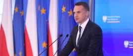 Rzecznik Rządu Adam Szłapka podczas konferencji prasowej po Radzie Ministrów