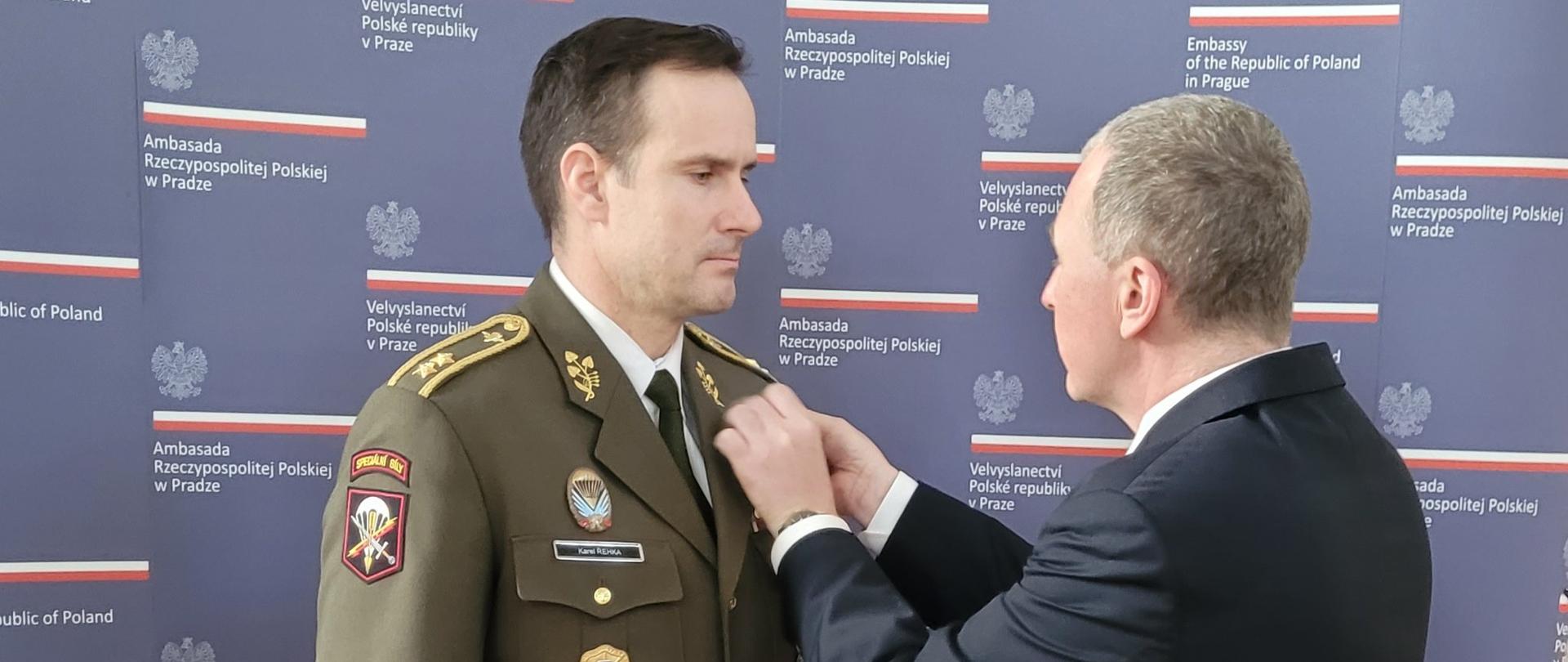 Generał Karel Řehka odznaczony Krzyżem Kawalerskim Orderu Zasługi RP