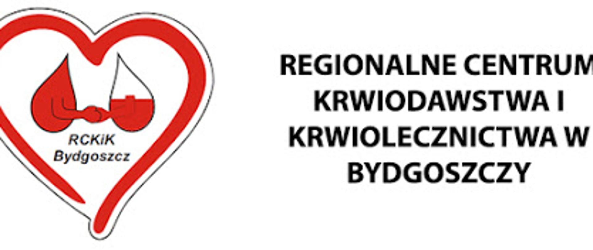 Zdjęcie przedstawia logo KCKiK w Bydgoszczy. Po lewej stronie zdjęcie znajduje się serce, w którym znajdują się krople krwi i napis RCKiK Bydgoszcz. W prawej części zdjęcia jest napis Regionalne Centrum Krwiodawstwa i Krwiolecznictwa w Bydgoszczy. 