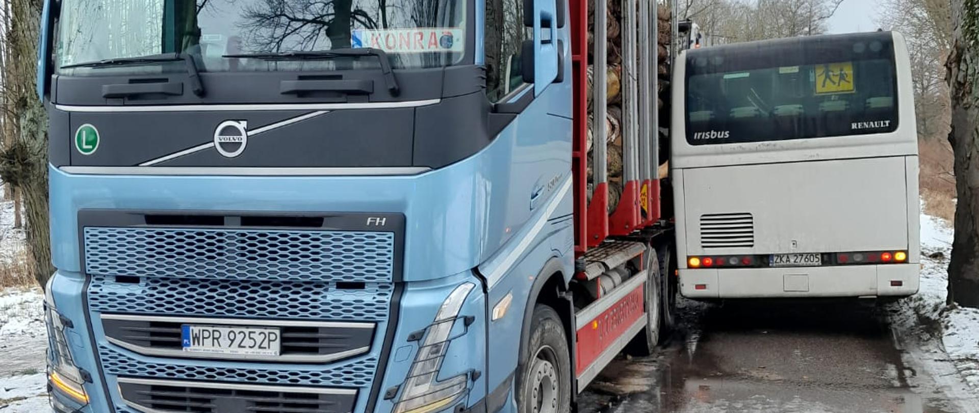 Pojazd ciężarowy oraz autobus na oblodzonej drodze