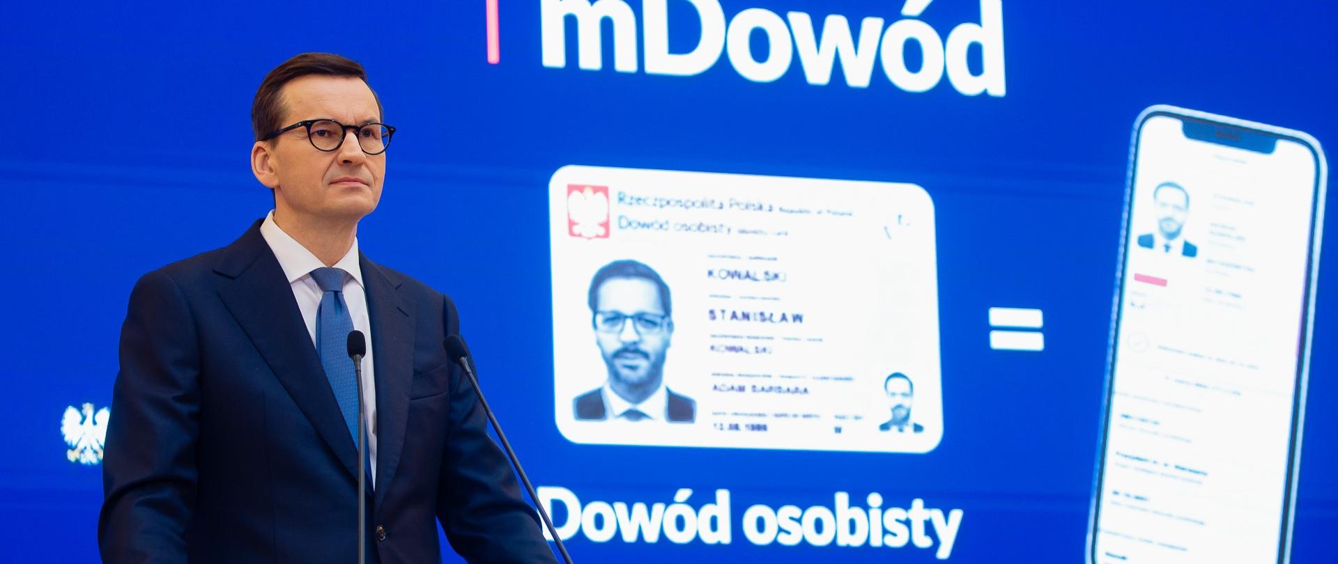 Premier Mateusz Morawiecki podczas konferencji o mObywatelu po zakończonym posiedzeniu Rady Ministrów w KPRM.