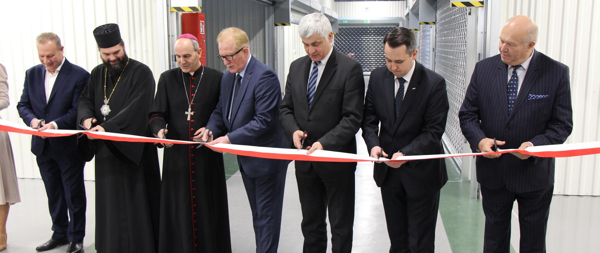 Wojewoda podlaski na otwarciu nowej hali targowej przy ul. gen. Władysława Andersa