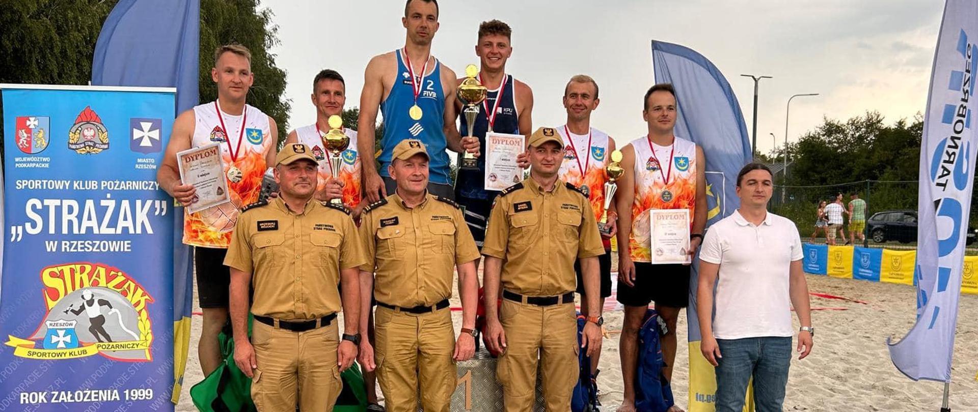 KP PSP Stalowa Wola ze srebrnymi medalami podczas I Mistrzostw Województwa Podkarpackiego Strażaków PSP w Piłce Siatkowej Plażowej 