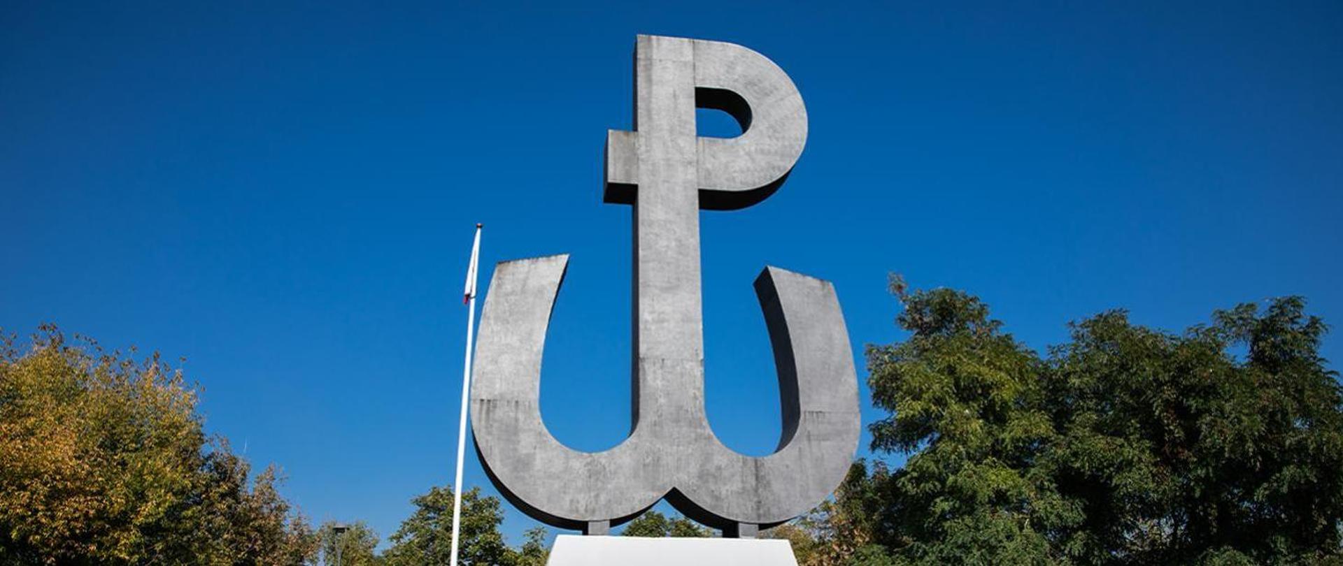 Monument w kształcie kotwicy - symboli Polski Walczącej 