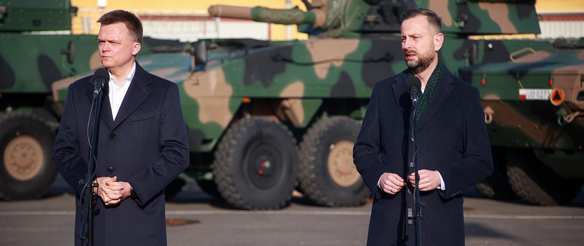 W poniedziałek (25 listopada br.) w Rzeszowie odbyło się spotkanie żołnierzy 21 Brygady Strzelców Podhalańskich z Szymonem Hołownią, marszałkiem Sejmu RP oraz Władysławem Kosiniakiem-Kamyszem, wiceprezesem Rady Ministrów, ministrem obrony narodowej.