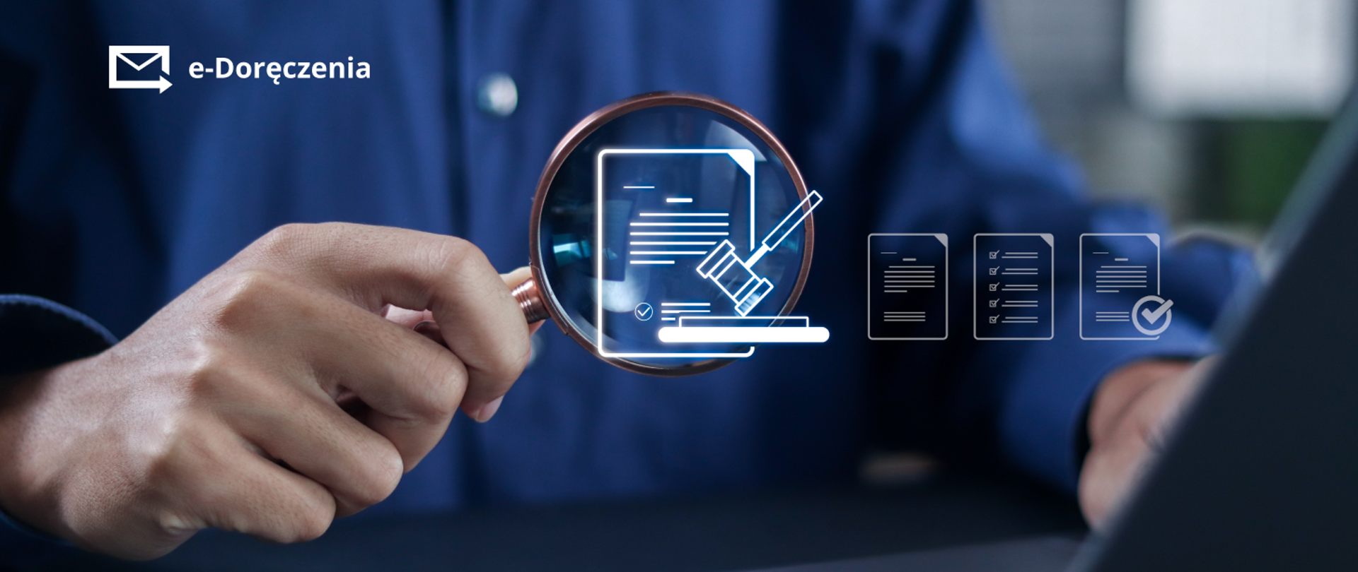 Mężczyzna trzymający lupę z dokumentem. 