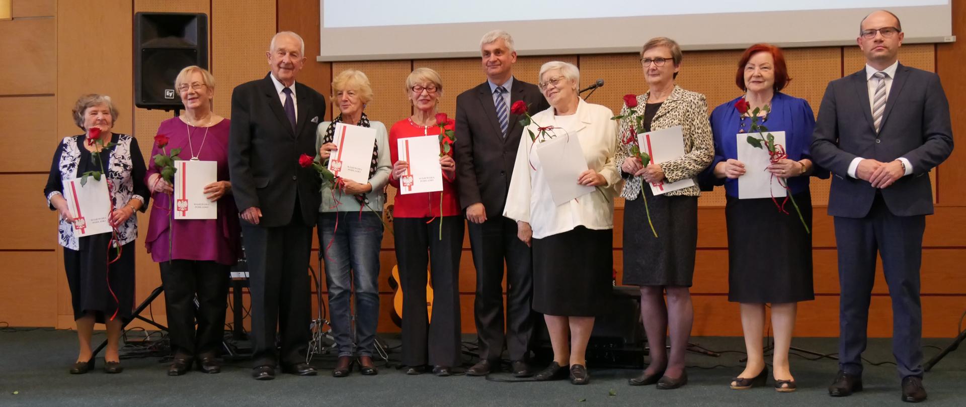 Kilkuset emerytów i rencistów wzięło udział w czwartek w obchodach Wojewódzkiego Dnia Seniora w Podlaskim Urzędzie Wojewódzkim.