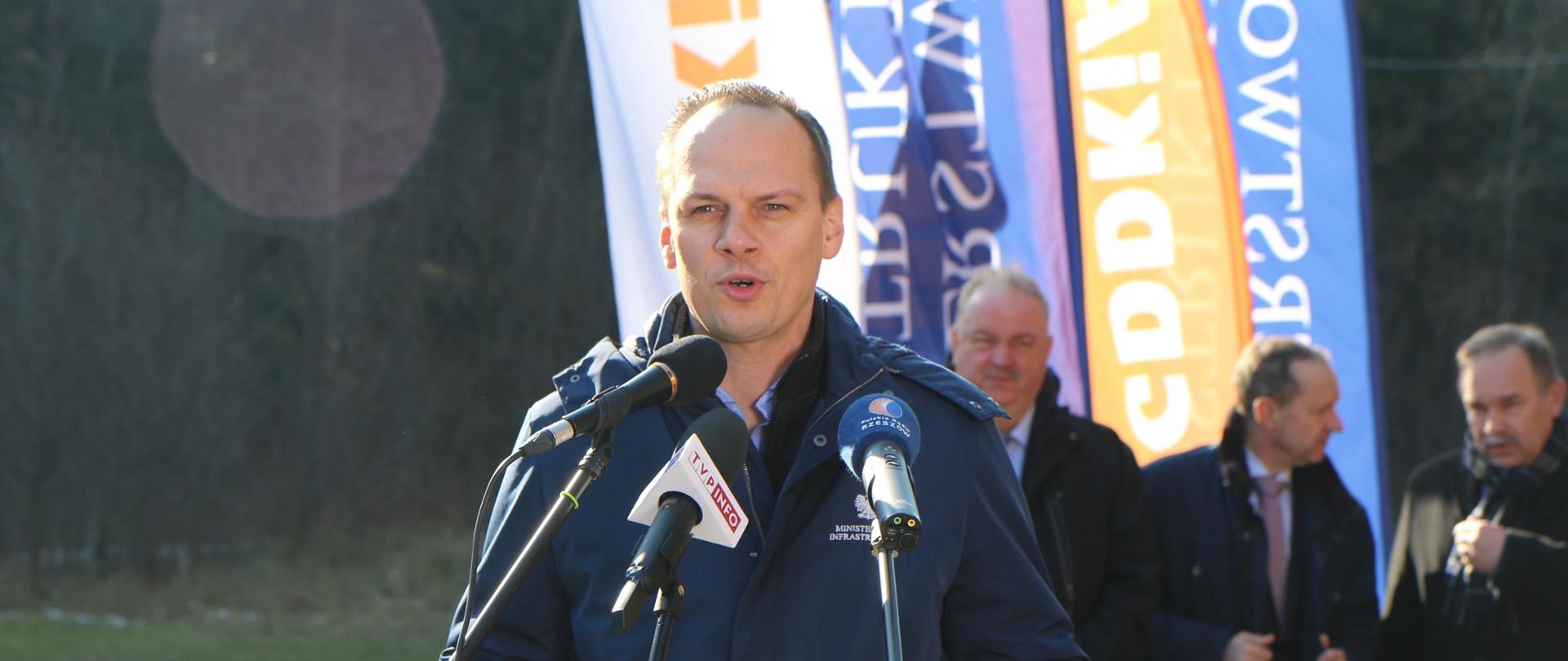 Umowa na realizację kolejnego odcinka szlaku Via Carpatia na Podkarpaciu