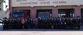 Zdjęcie wszystkich uczestników obchodów Dnia Strażaka (fot. Anna Kondraciuk)