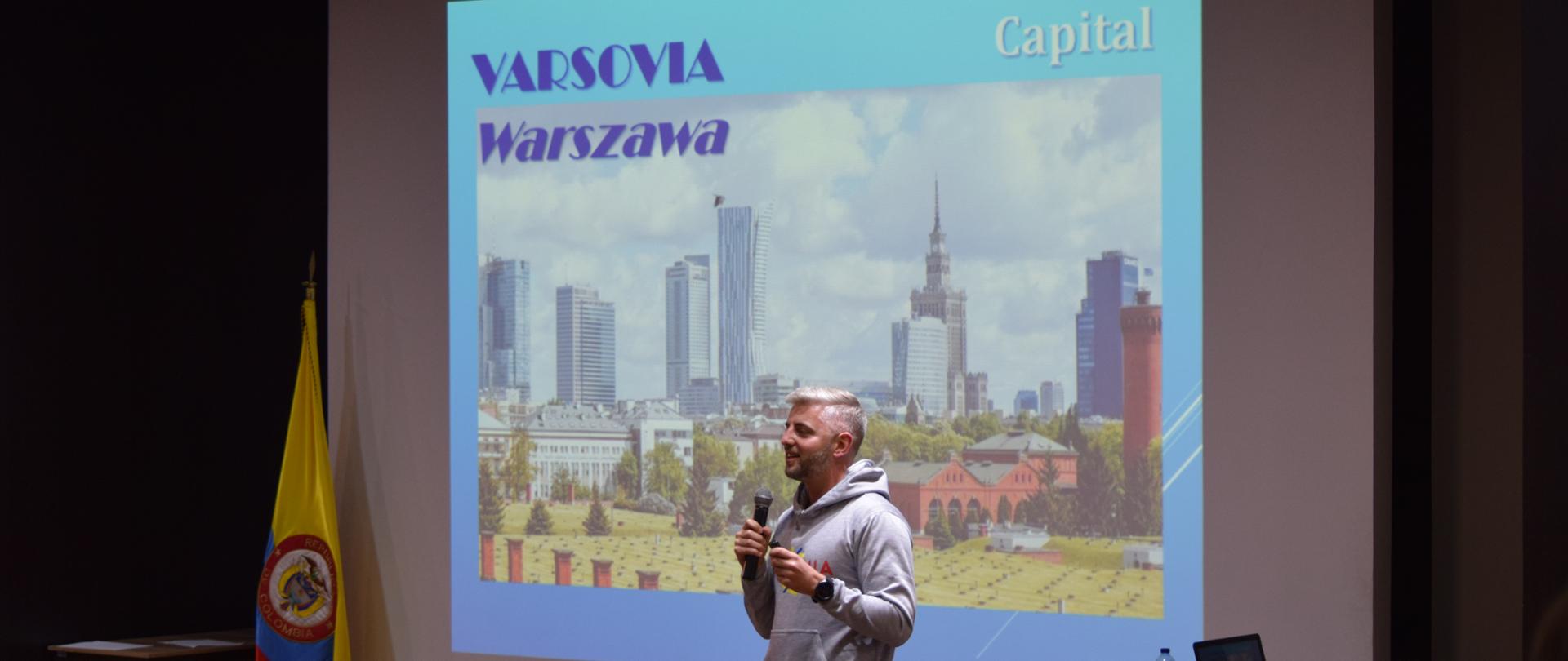 Promoción de Polonia por el Señor Cónsul Oskar Gradziel en el Colegio Santa María de Bogotá