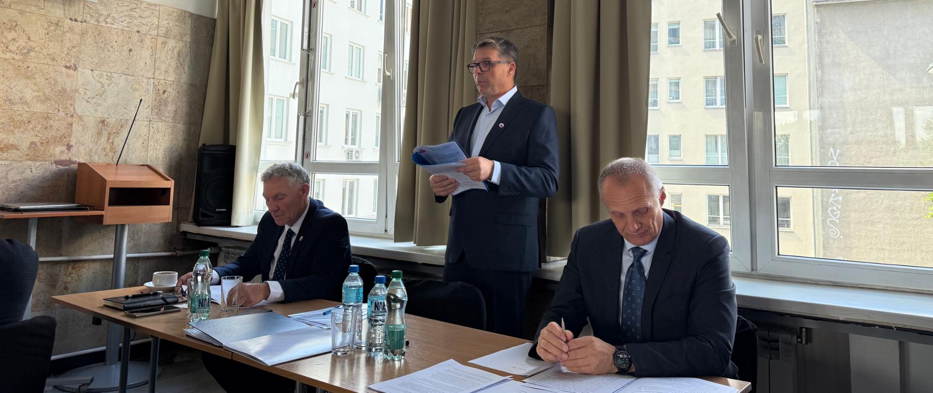 członkowie XXXII Walnego Sprawozdawczo – Wyborczego Zgromadzenia Członków Geodezyjnej Izby Gospodarczej
