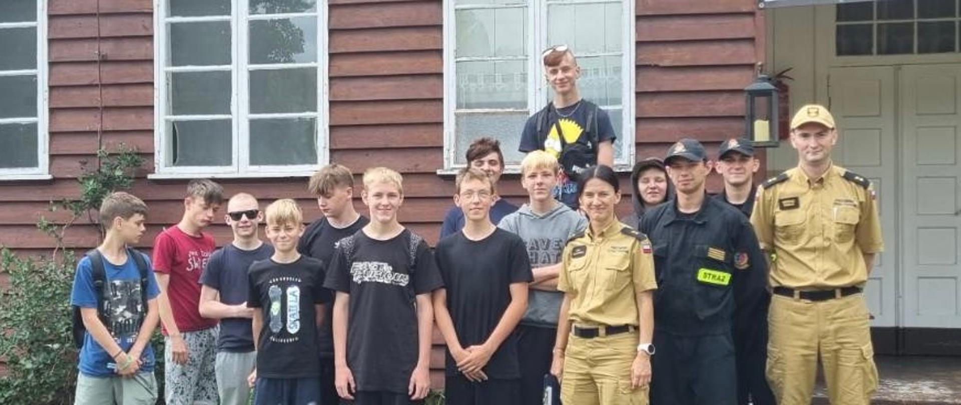 Spotkanie z młodzieżą w trakcie kolonii