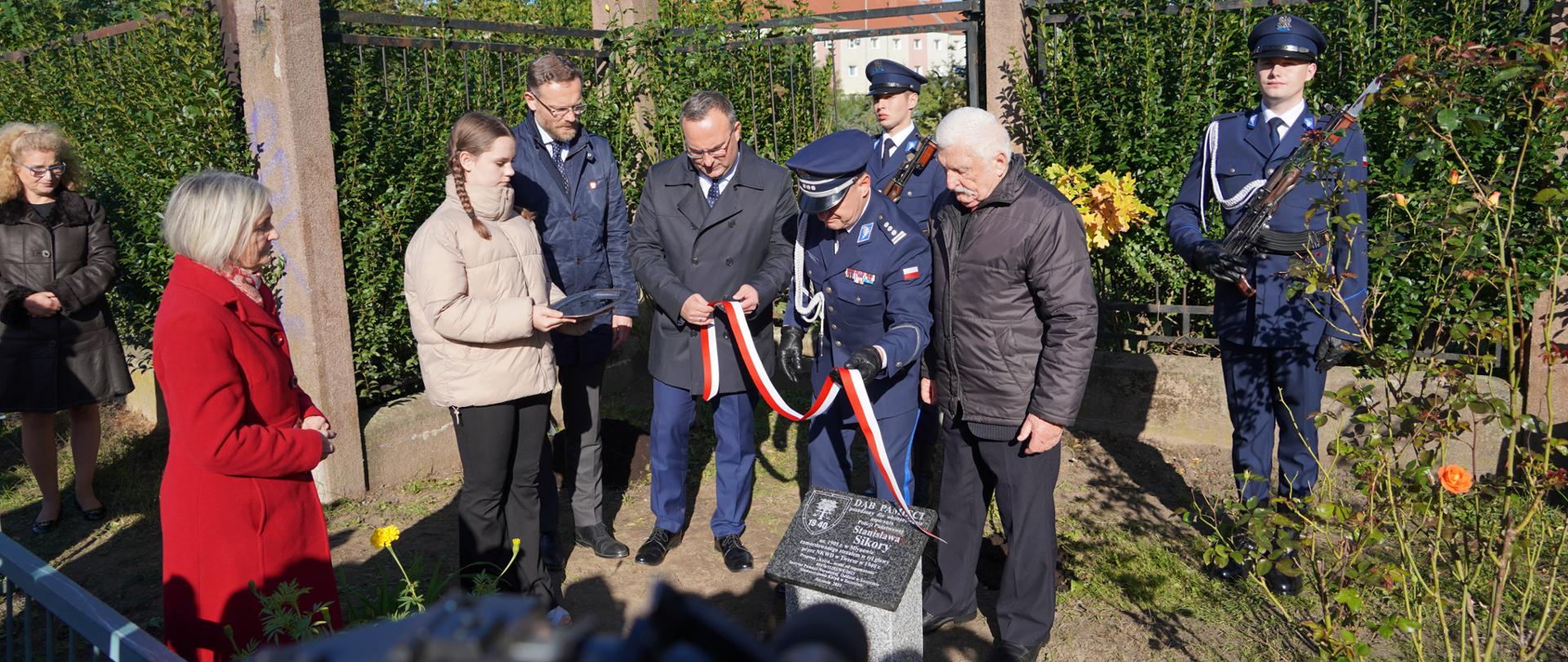 odsłonięcie tablicy pamiątkowej poświęconej Stanisławowi Sikorze