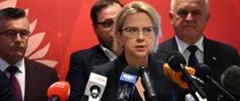 Minister klimatu i środowiska Anna Moskwa podczas konferencji prasowej w Zielonej Górze.