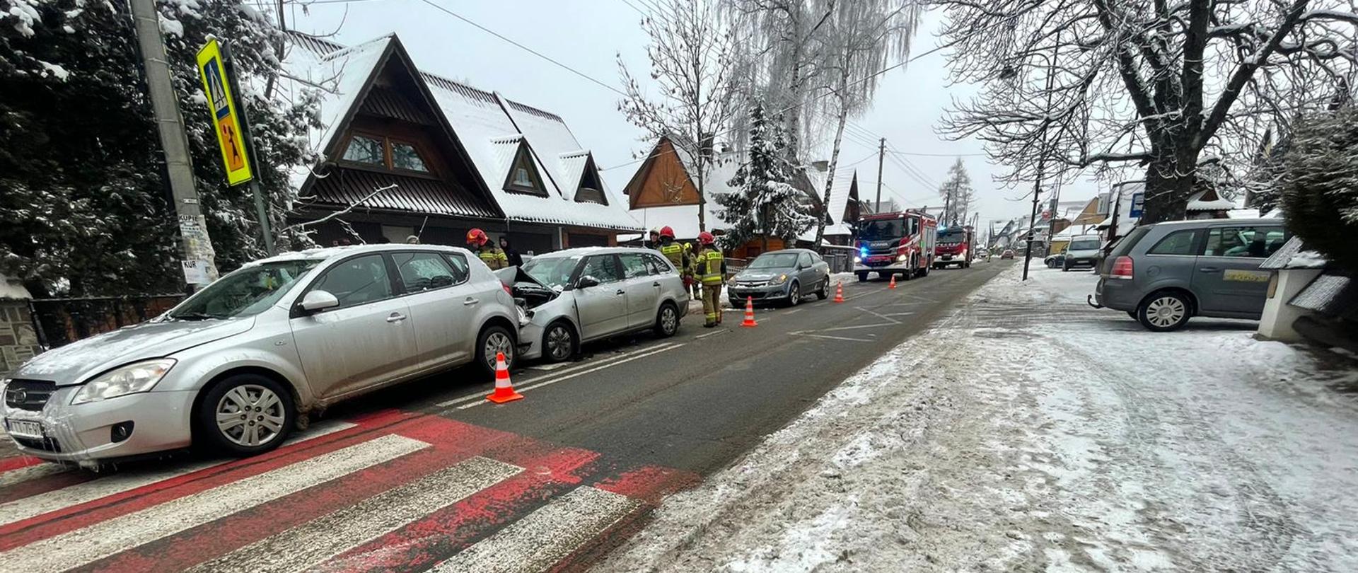 Kolizja trzech samochodów osobowych