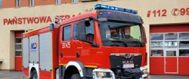 Na zdjęciu widzimy nowy samochód strażacki, którym bedą wyjeżdżać do zdarzeń strażacy z Pruszcza Gdańskiego