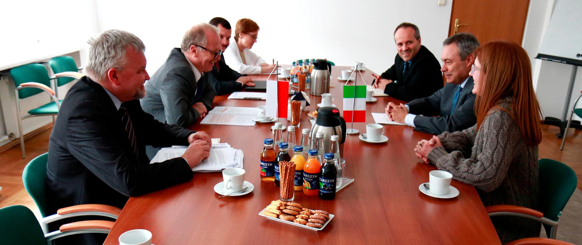 Spotkanie wiceministra M. Chodkiewicza z ambasadorem Włoch A. De Pedysem
