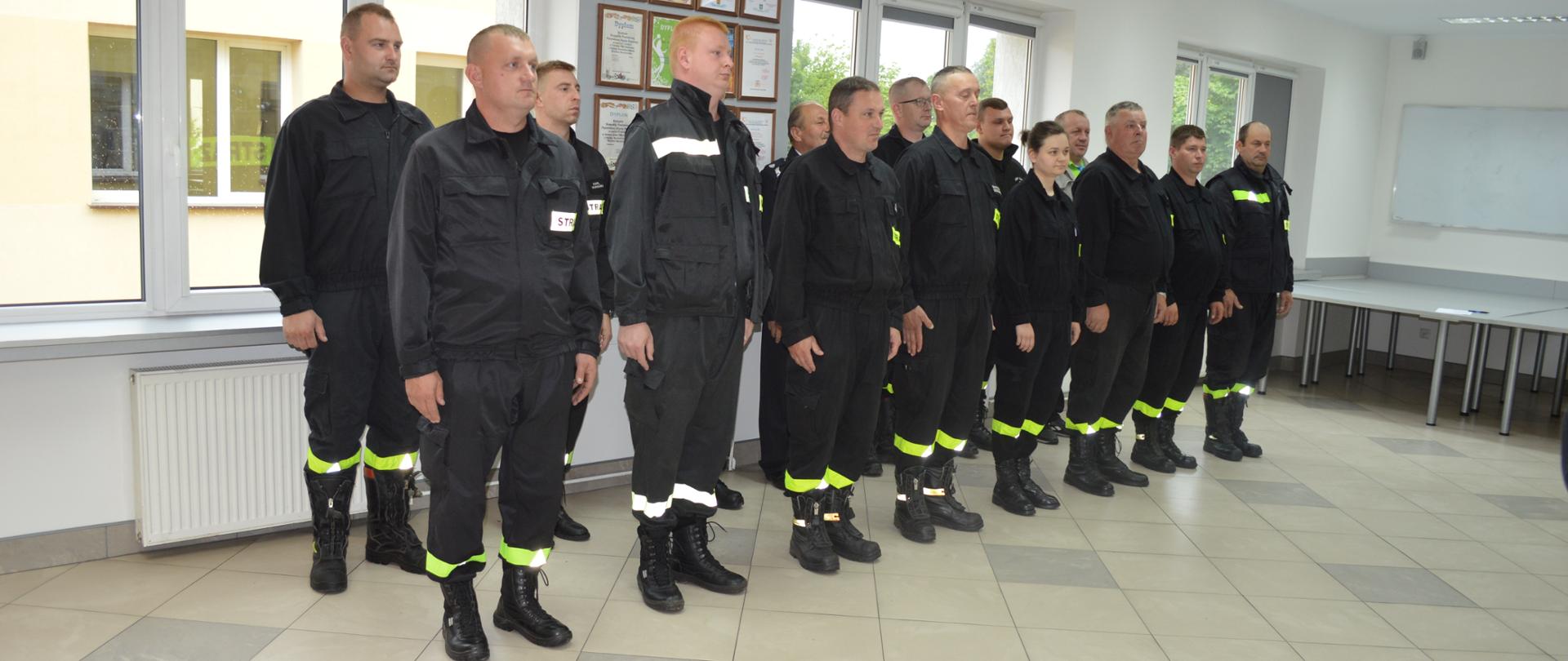 Wręczenie zaświadczeń o ukończeniu kursu dowódców OSP.