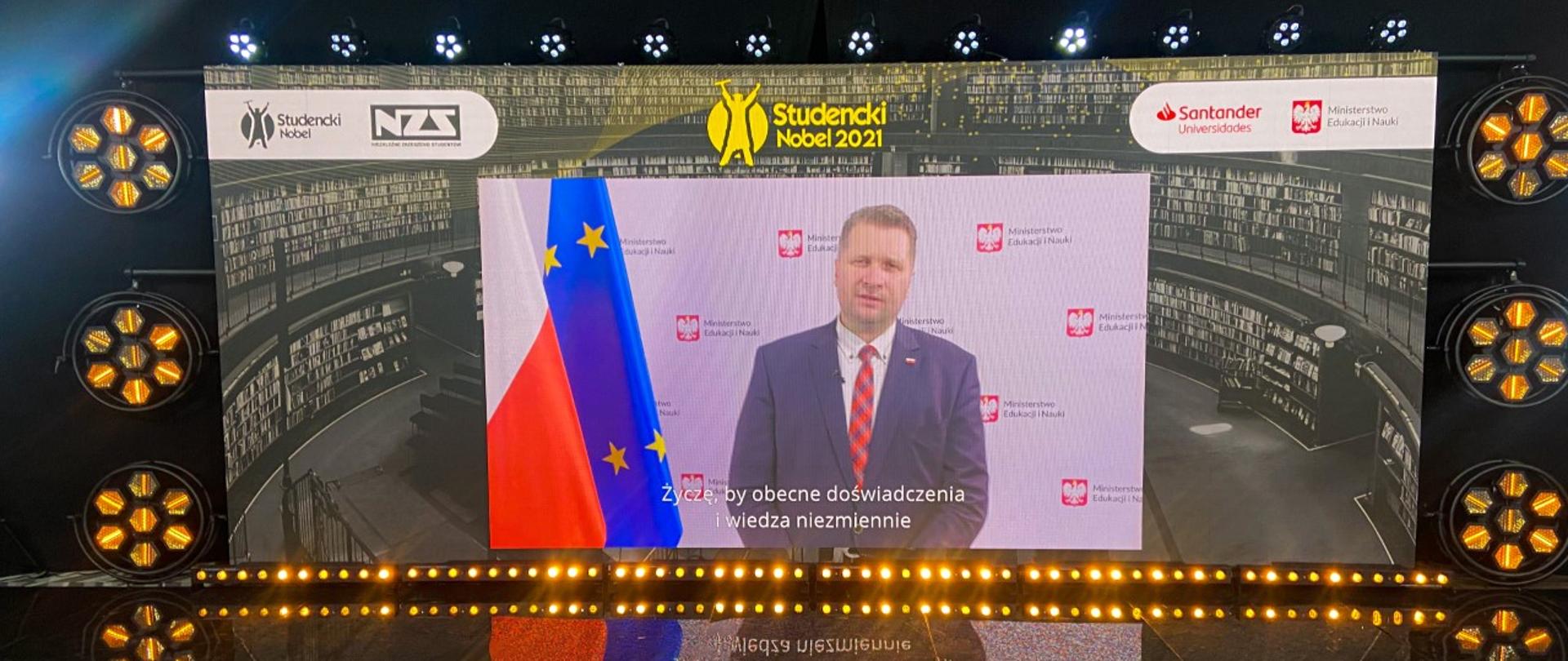 Przemówienie Ministra Czarnka wyświetlone na telebimie podczas Gali