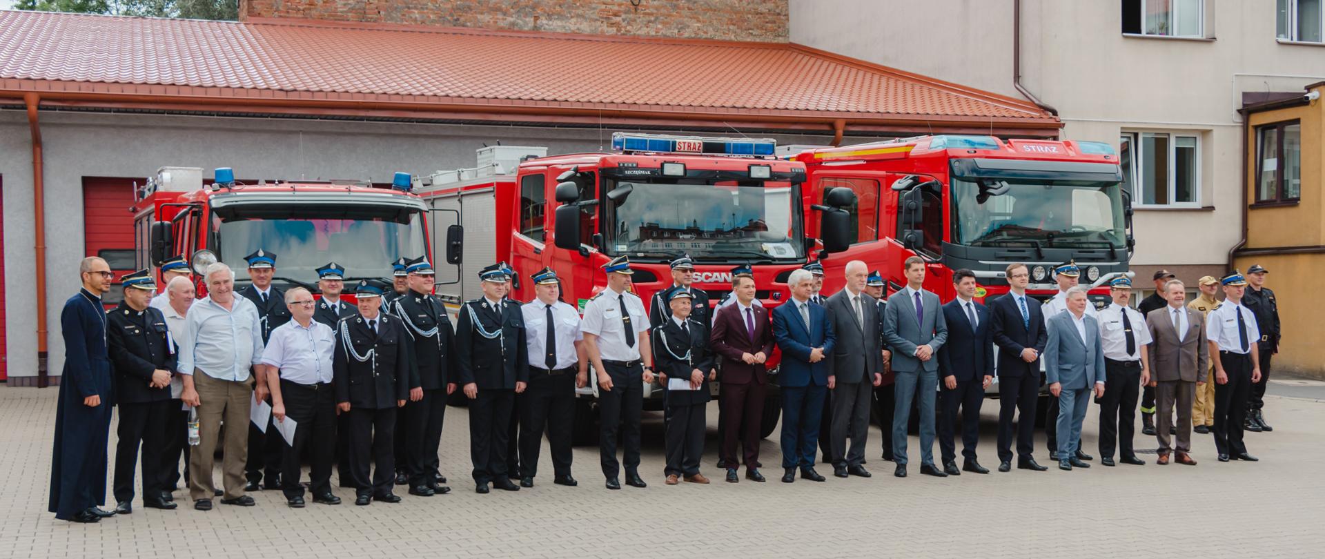 Podlaskie jednostki straży pożarnej z nowymi pojazdami ratowniczo-gaśniczymi