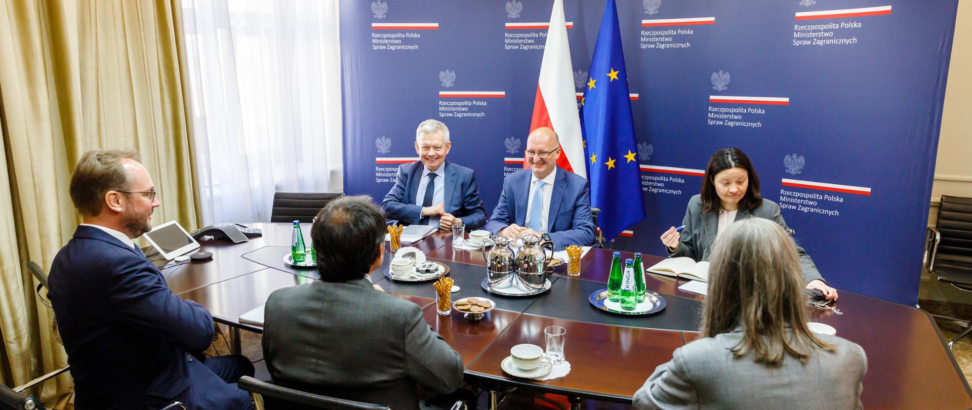 Spotkanie podsekretarza stanu Piotra Wawrzyka z Panem Marinem Din Kajdomcajem Przedstawicielem UNHCR w Polsce.