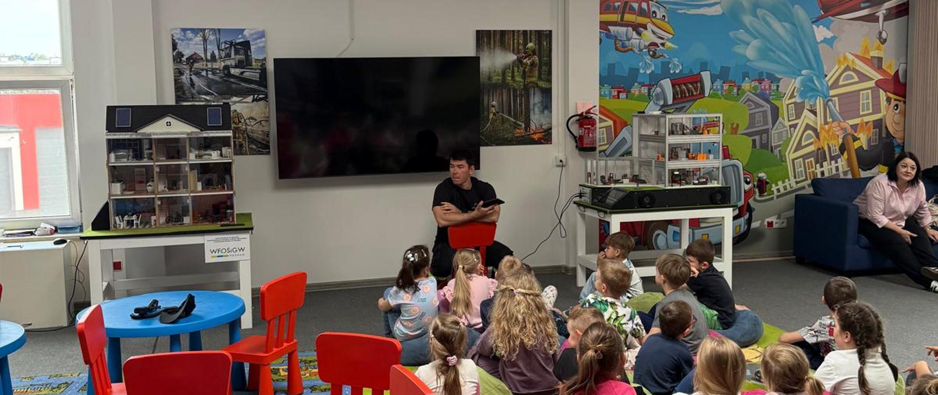 Lekcje bezpieczeństwa w sali edukacyjnej
