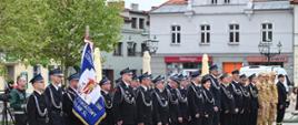 Pododdział strażaków-ochotników na uroczystości