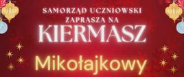 świąteczny plakat mikołajowy na czerwonym tle, z mieniącymi gwiazdkami, płatkami śniegu, bombkami wiszącymi od góry, w części środkowej tytuł zaproszenia