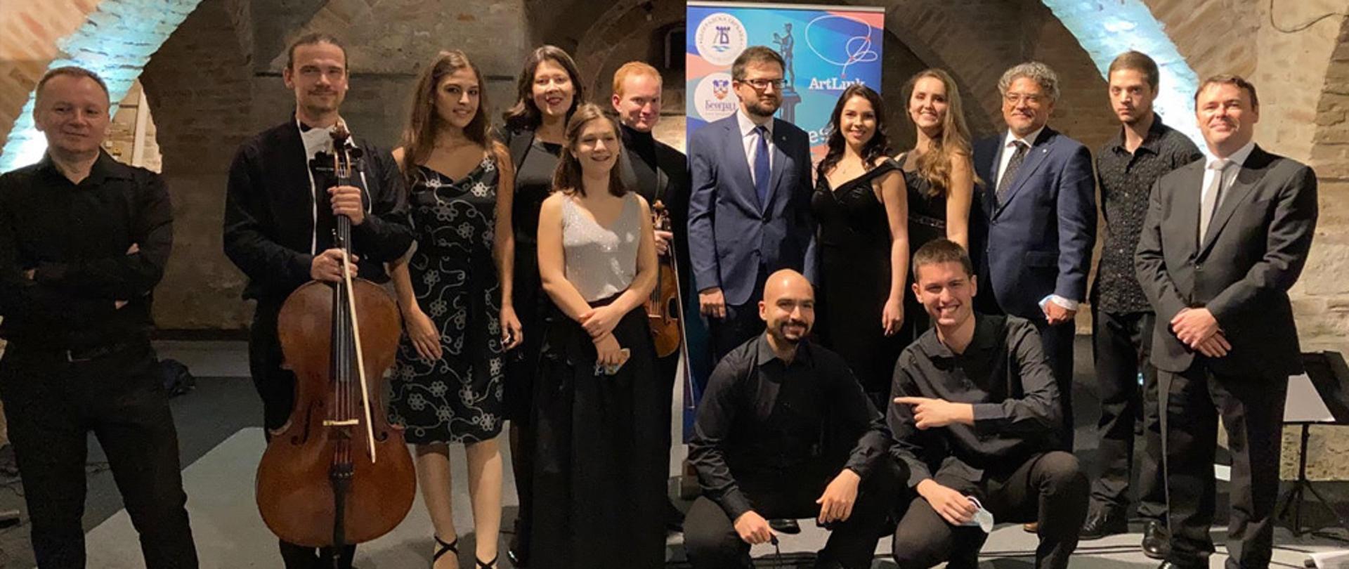 Na šarmantnoj sceni u podrumu Konaka kneginje Ljubice u Beogradu održan je izuzetan koncert klasične muzike organizovan u okviru programa „Mladi talenti iz zemalja Višegradske grupe i Zapadnog Balkana“