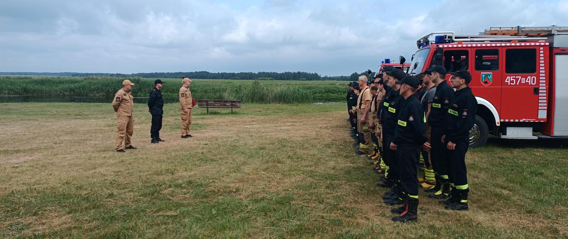 Warsztaty ratownicze z dostarczania wody na duże odległości w powiecie monieckim.