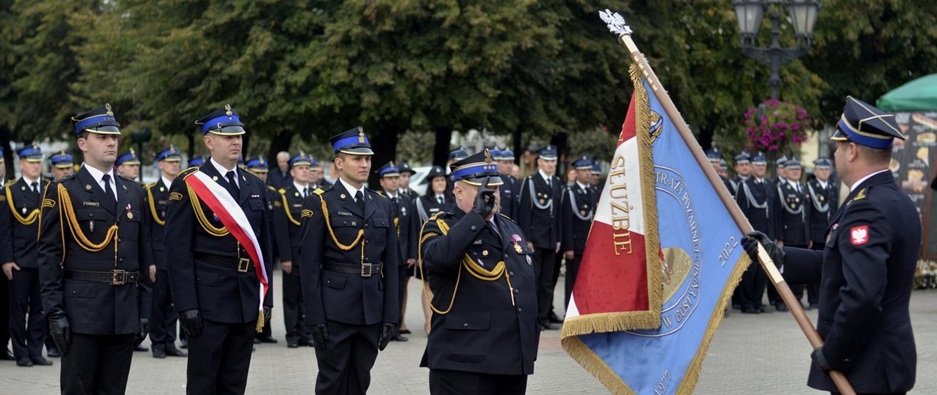 Nadanie sztandaru Komendzie Powiatowej Państwowej Straży Pożarnej w Gostyninie