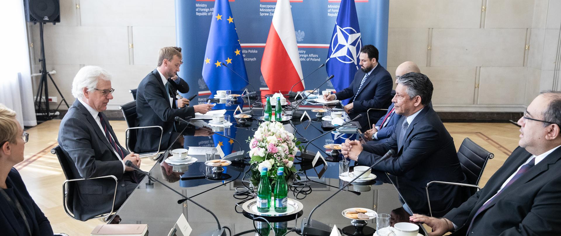 Spotkanie ministra Jacka Czaputowicza z doradcą dworu królewskiego Arabii Saudyjskiej