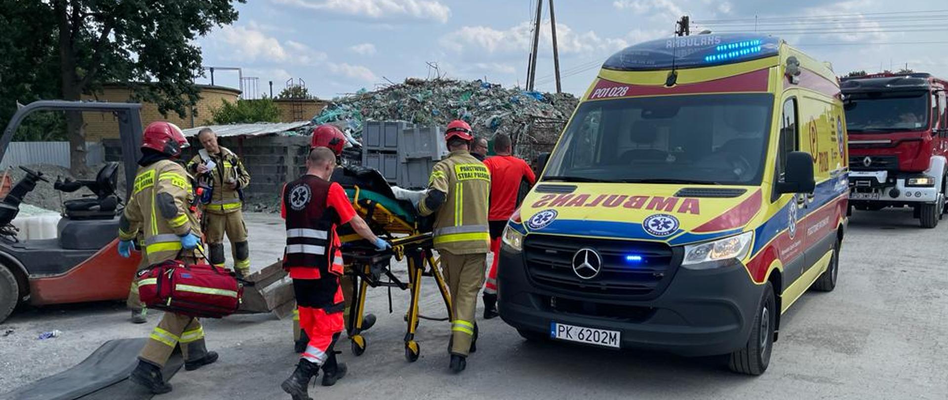 DRAMATYCZNY WYPADEK W GOŁUCHOWIE – MASZYNA WCIĄGNĘŁA RĘKĘ MŁODEJ KOBIETY.