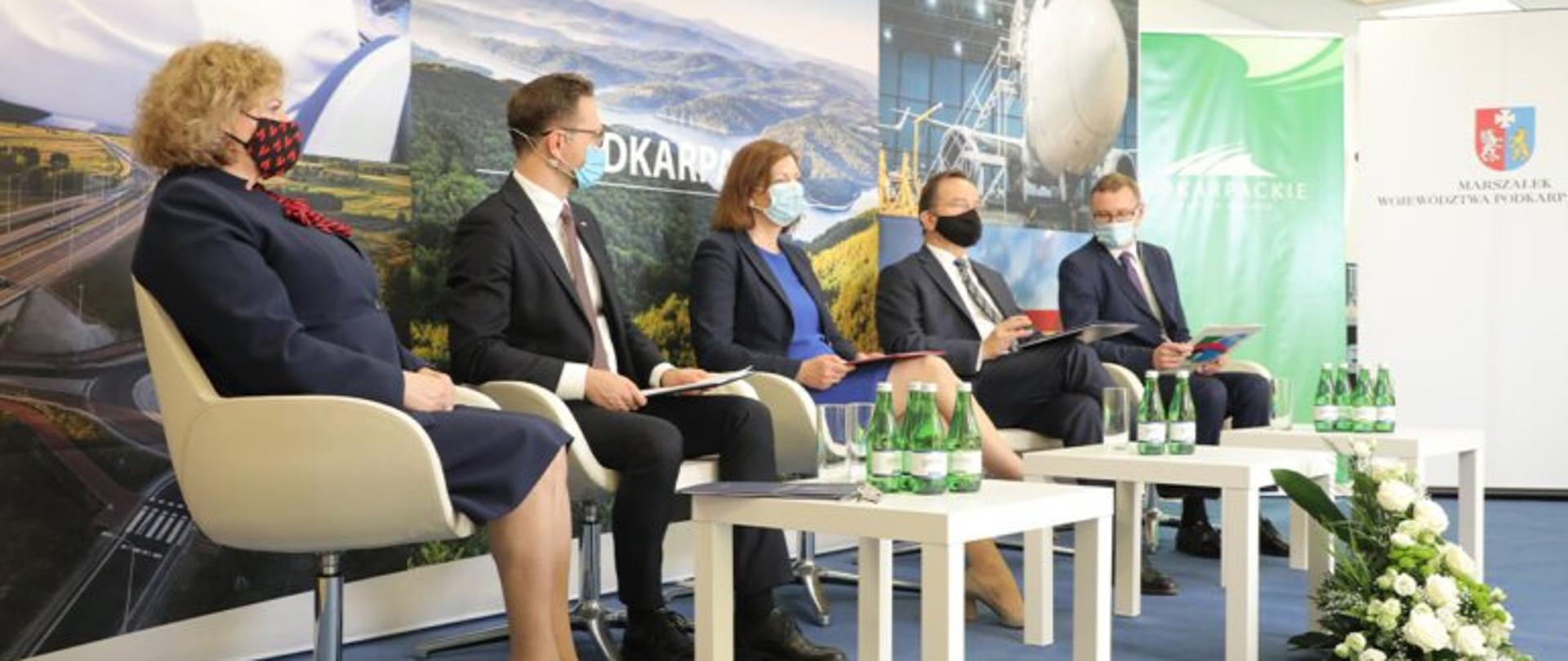 Władze województwa biorą udział w konferencji dotyczącej program Fundusze Europejskie na Infrastrukturę, Klimat, Środowisko