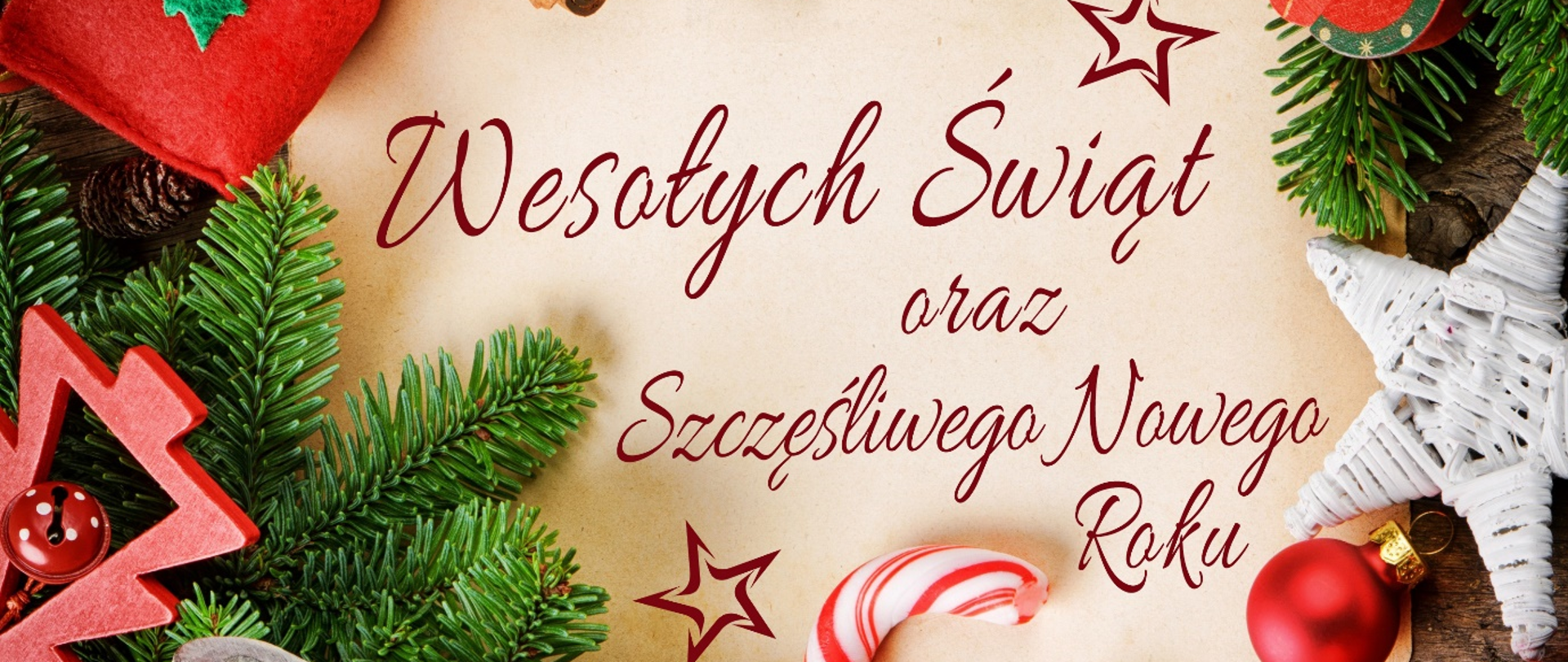 Zdjęcie kartki z napisem Wesołych Świąt oraz Szczęśliwego Nowego Roku i ozdobami świątecznymi.