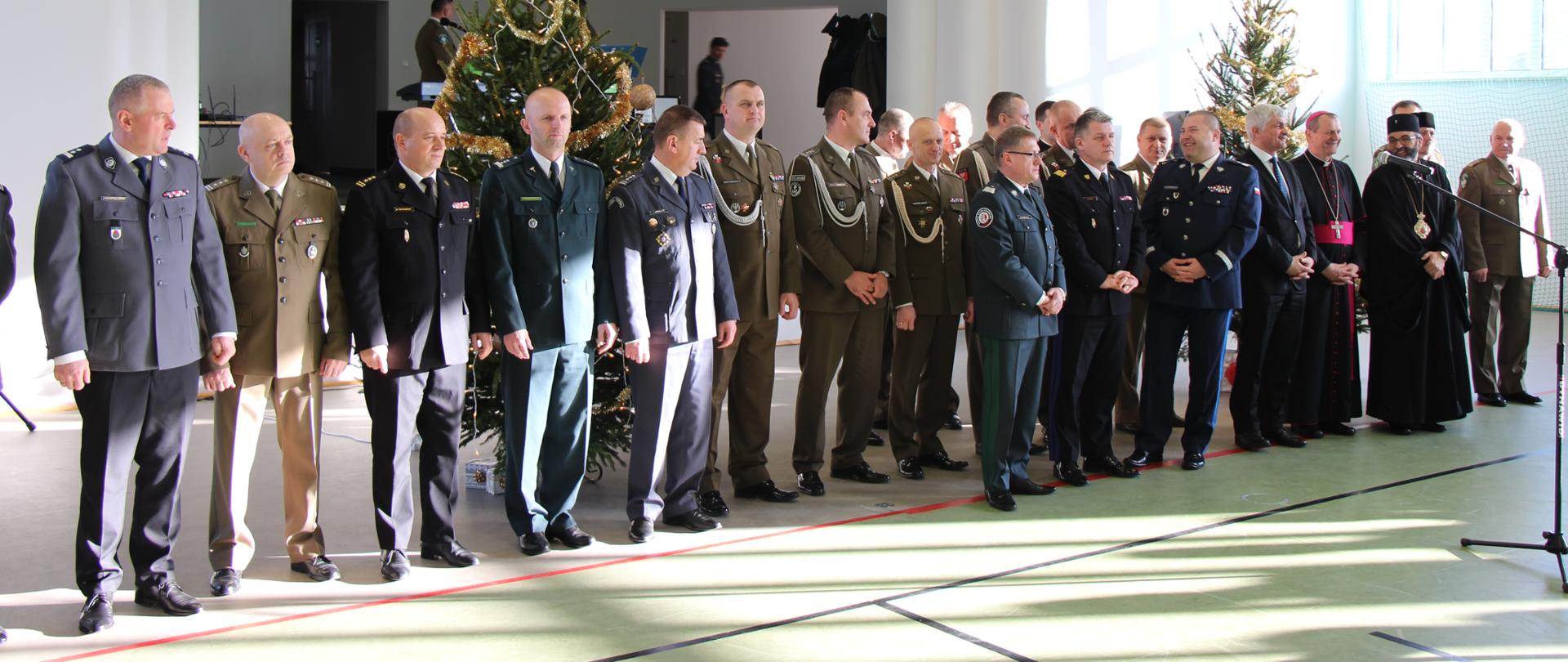 Wojewoda podlaski na spotkaniu opłatkowym służb mundurowych