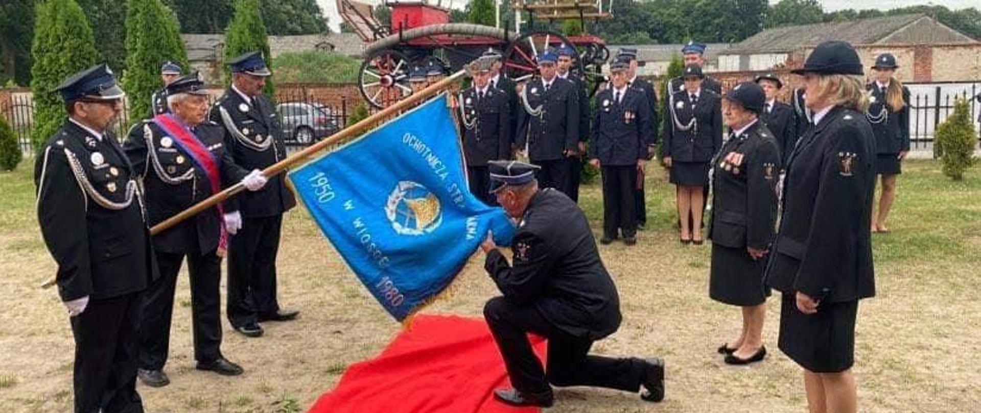 Nadanie sztandaru dla jednostki OSP Wioska